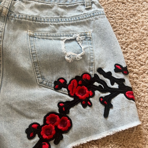 Asilio Women’s Floral Embroidered Jean Shorts - Picture 5 of 12